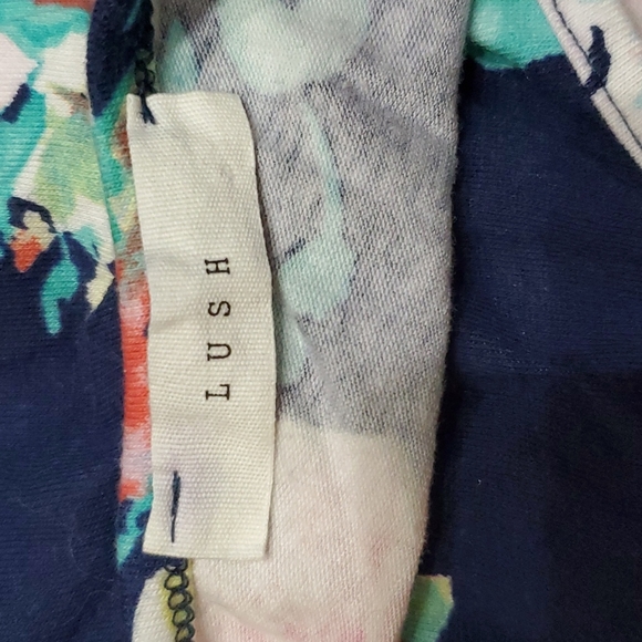 Lush navy blue floral cross back crop top in size XS - Picture 3 of 4